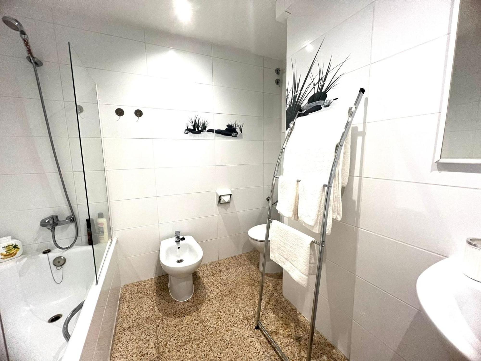 Escondite Central Con Terraza Compartida En La Azotea Roses Exterior foto