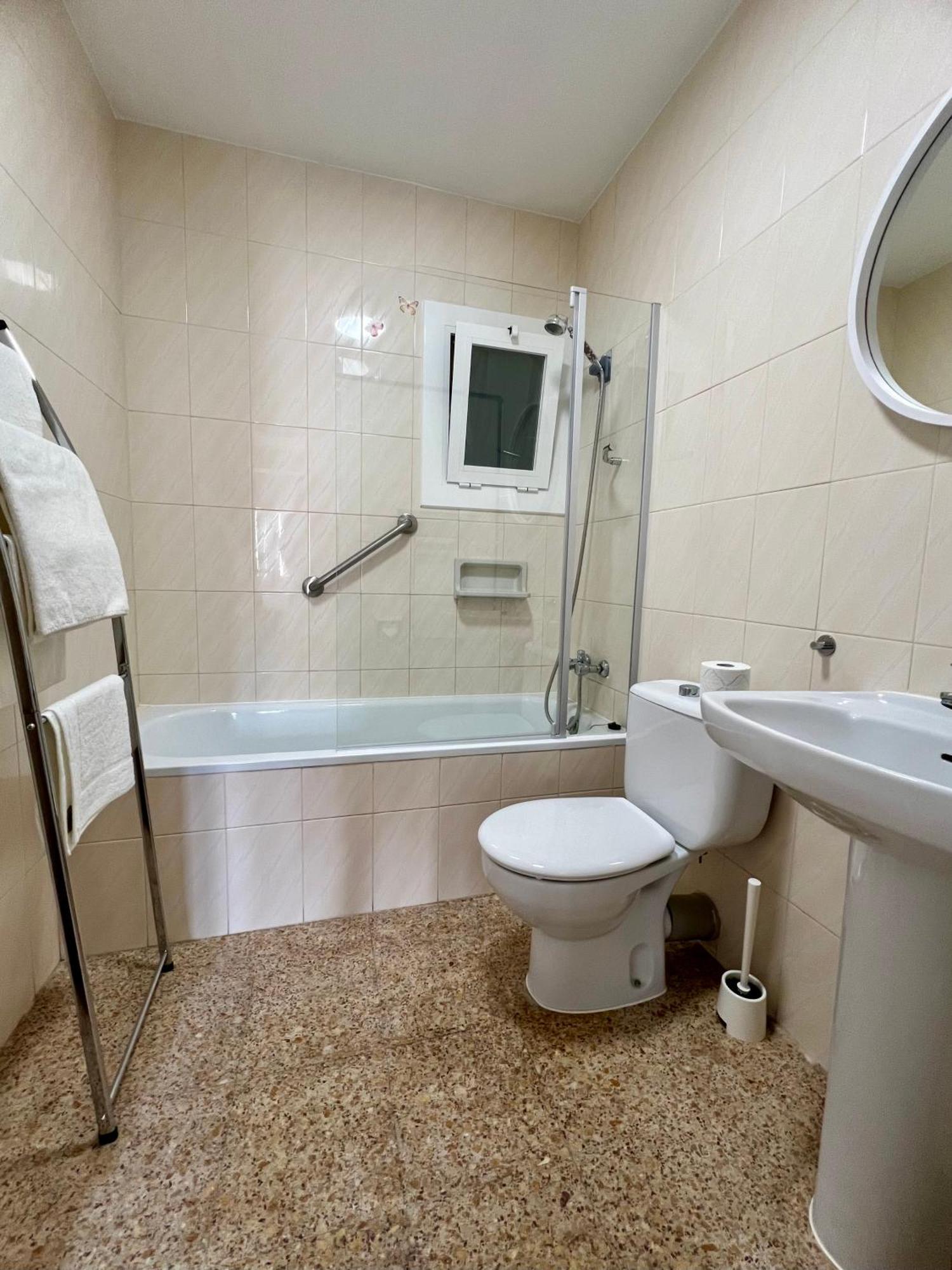 Escondite Central Con Terraza Compartida En La Azotea Roses Cameră foto